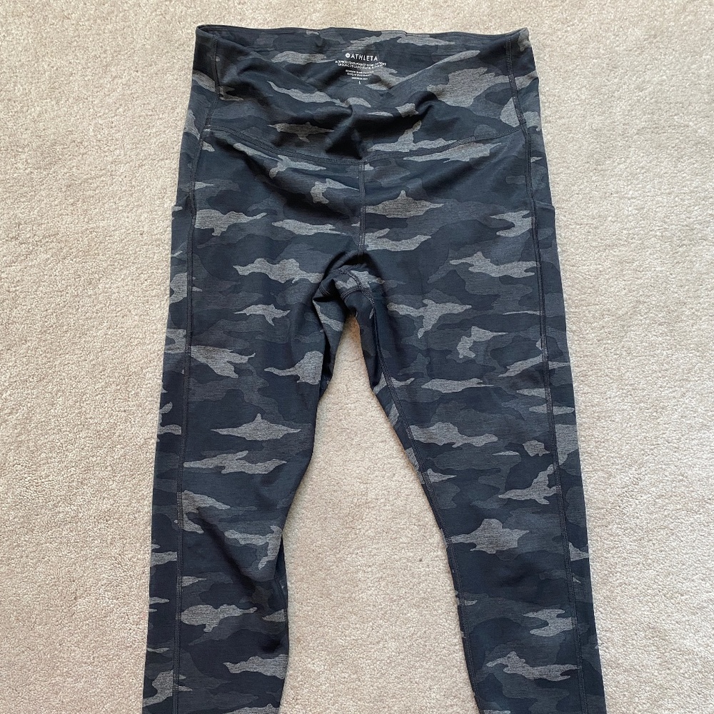 Athleta Womens large ultimate stash camo leggings